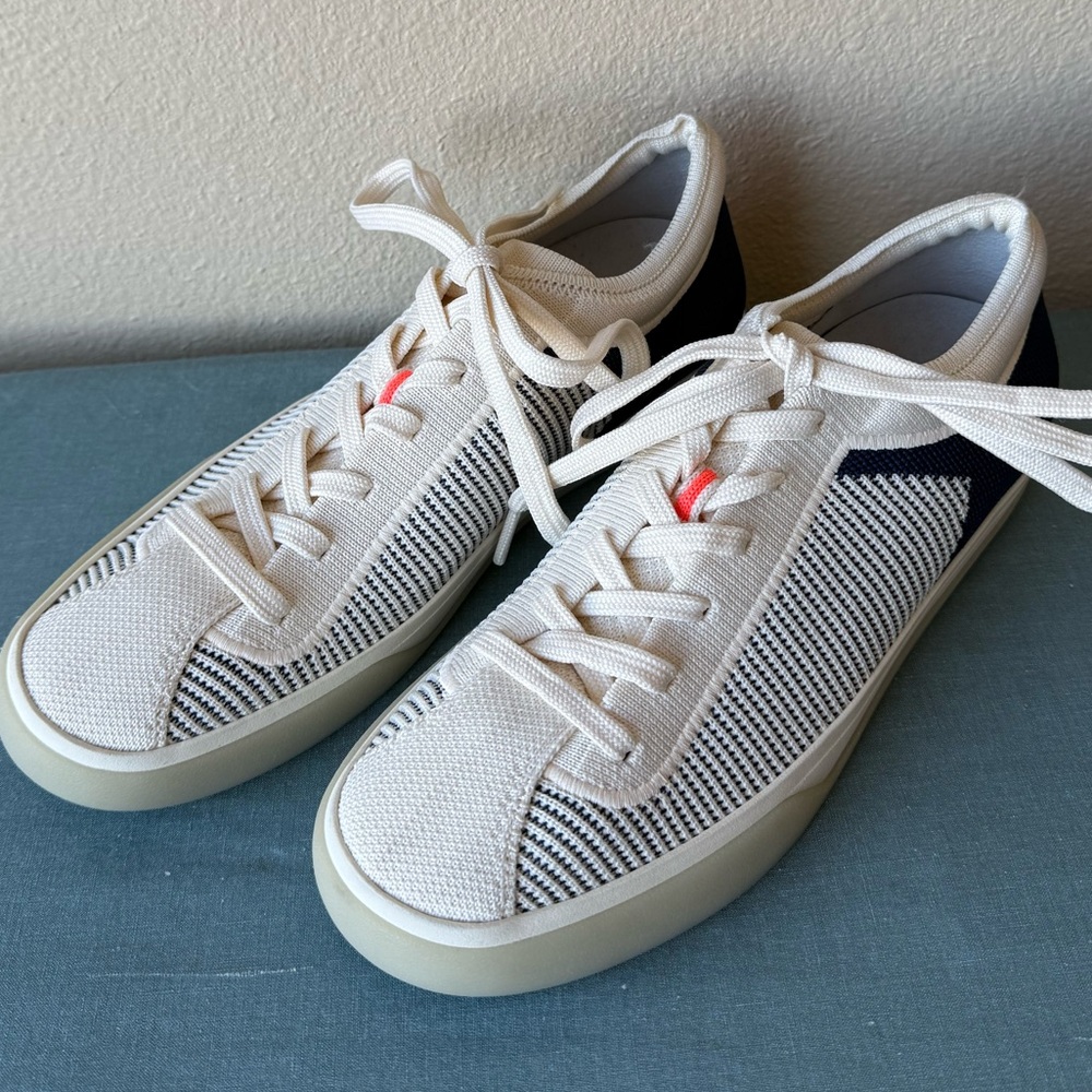 Rothy’s The Lace-Up Sneaker sz 7 - hidden wedge! Perfect condition